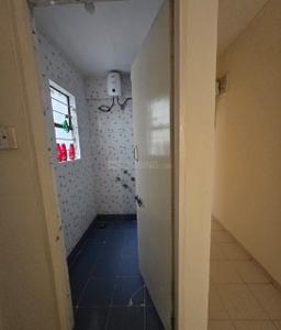 Bathroom Image of 1000 Sq.ft 2 BHK Apartment / Flat for rent in Karve Nagar Pune for Rs. 40000