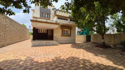 Living Room Image of 2100 Sq.ft 4 BHK Independent House for rent in Adhewada Bhavnagar for Rs. 30000