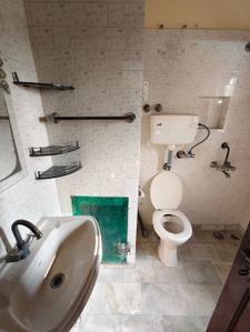 Image of 1800 Sq.ft 3 BHK Apartment / Flat for rent in DDA Tarang Apartments, Patparganj, New Delhi for Rs. 50000