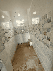Bathroom Image of 860 Sq.ft 3 BHK Apartment / Flat for sale in Airport Gate no. 1 Kolkata for Rs. 3870000