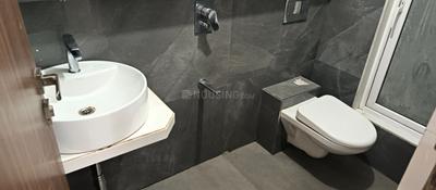 Bathroom Image of 700 Sq.ft 1.5 BHK Apartment / Flat for rent in Deraiya Iconico, Kurla East Mumbai for Rs. 50000