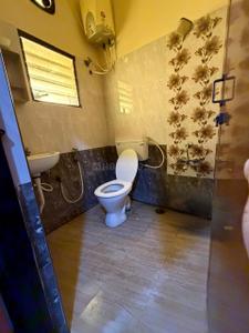 Bathroom Image of 2600 Sq.ft 3 BHK Independent House for rent in Sembakkam Chennai for Rs. 35000