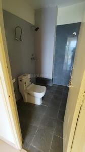 Bathroom Image of 950 Sq.ft 3 BHK Apartment / Flat for sale in GLS Arawali Homes, Sector 4 Sohna for Rs. 6000000