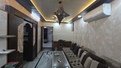 Living Room Image of 700 Sq.ft 2 BHK Apartment / Flat for rent in Pitampura New Delhi for Rs. 27000