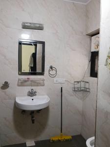 Bathroom Image of 1500 Sq.ft 3 BHK Apartment / Flat for rent in Alaknanda New Delhi for Rs. 91000