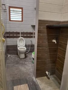Bathroom Image of 1120 Sq.ft 2 BHK Independent House for rent in Kollapatty Salem for Rs. 8500