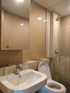 Common Bathroom Image of 3960 Sq.ft 5 BHK Apartment / Flat for sale in Parinee Liva Roca, Juhu Mumbai for Rs. 198000000