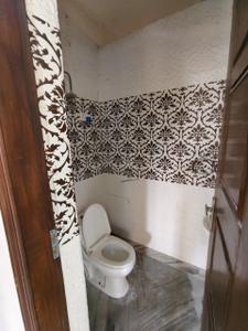 Bathroom Image of 1300 Sq.ft 2 BHK Builder Floor for rent in Palam Vihar Gurgaon for Rs. 32000