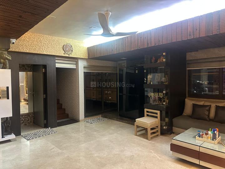 Ambuja Upohar Luxury Gold Main Image 1