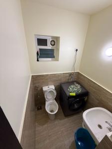 Bathroom Image of 1000 Sq.ft 2 BHK Apartment / Flat for rent in Porvorim Goa for Rs. 50000