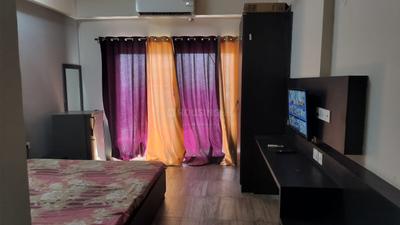 Bedroom Image of 435 Sq.ft 1 RK Studio for rent in Paramount Golfforeste Oak &amp; Pine, Surajpur Greater Noida for Rs. 15001
