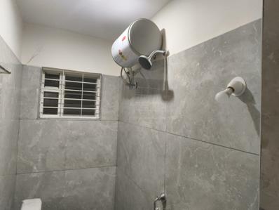 Bathroom Image of 511 Sq.ft 1 BHK Builder Floor for rent in Bommanahalli Bengaluru for Rs. 22000