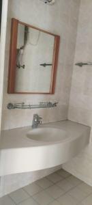 Bathroom Image of 2292 Sq.ft 3 BHK Apartment / Flat for sale in Prestige Acropolis, Adugodi Bengaluru for Rs. 42000000