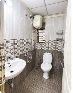Bathroom Image of 955 Sq.ft 2 BHK Apartment / Flat for sale in SVS Windgates, Hennur Bengaluru for Rs. 5800000