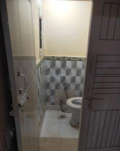 Bathroom Image of 1000 Sq.ft 2.5 BHK Independent House for rent in Sector 12 Noida for Rs. 30000