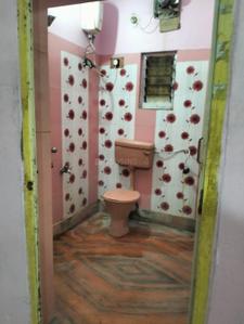 Bathroom Image of 780 Sq.ft 2 BHK Apartment / Flat for rent in Dum Dum Kolkata for Rs. 16000