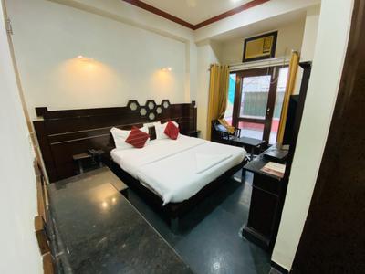 Bedroom Image of Urbanroomz Girls PG in DLF Phase 2, Gurgaon