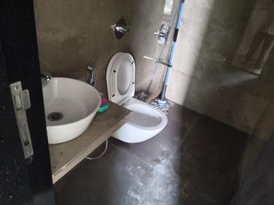 Bathroom Image of 490 Sq.ft 1 BHK Apartment / Flat for rent in Borivali West Mumbai for Rs. 37000
