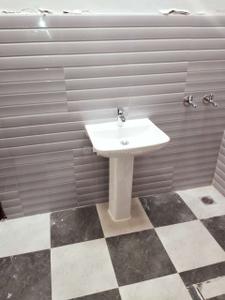Bathroom Image of 2250 Sq.ft 2 BHK Builder Floor for rent in Sector 15 Panchkula for Rs. 20000