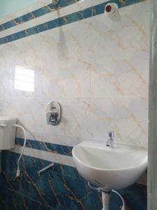 Common Bathroom Image of 650 Sq.ft 2 BHK Builder Floor for rent in Hebbal Bengaluru for Rs. 20000