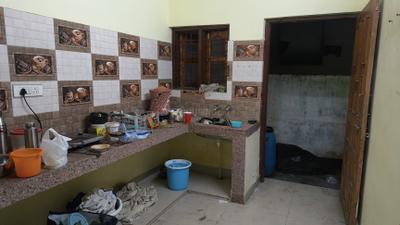 Kitchen Image of 1200 Sq.ft 2 BHK Independent House for rent in Vidya Nagar Bilaspur for Rs. 15000