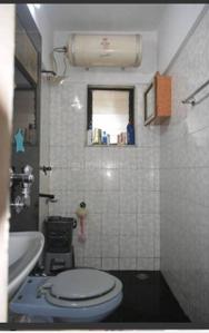 Bathroom Image of 1050 Sq.ft 2 BHK Apartment / Flat for sale in Prabhadevi Mumbai for Rs. 60000000