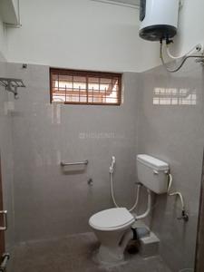 Bathroom Image of 1674 Sq.ft 4 BHK Apartment / Flat for rent in Manjunatha Nilaya, Bangalore City Municipal Corporation Layout Bengaluru for Rs. 49000