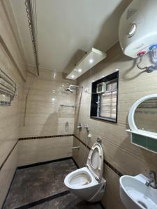 Bathroom Image of 600 Sq.ft 1 RK Apartment / Flat for rent in Clover Dale, Koregaon Park Pune for Rs. 45000