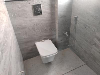 Bathroom Image of 2500 Sq.ft 2 BHK Apartment / Flat for rent in Pahari Village Patna for Rs. 15000