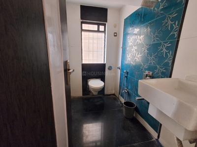 Bathroom Image of 900 Sq.ft 2 BHK Apartment / Flat for rent in Thane West Thane for Rs. 35000