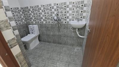 Bathroom Image of 750 Sq.ft 1 BHK Apartment / Flat for rent in Kondapur Hyderabad for Rs. 22000