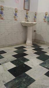 Bathroom Image of 1000 Sq.ft 2 BHK Apartment / Flat for rent in Gopal Pura Agra for Rs. 9000