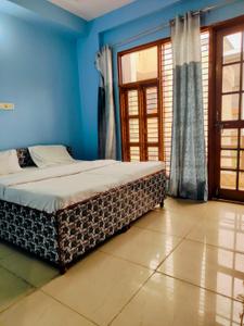 Bedroom Image of 1650 Sq.ft 2 BHK Builder Floor for rent in Sector 52 Gurgaon for Rs. 40000