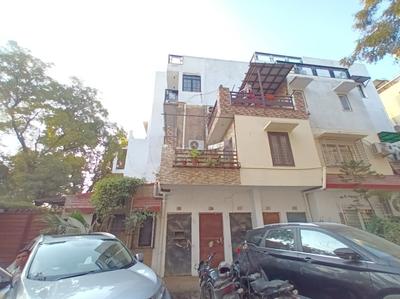 Image of 2000 Sq.ft 3 BHK Apartment / Flat for sale in DDA Sector C Pocket 8, Vasant Kunj, New Delhi for Rs. 35000000