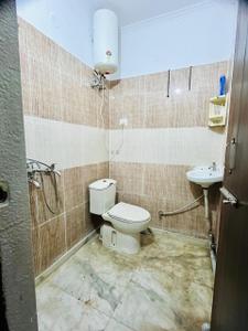Bathroom Image of 1257 Sq.ft 2 BHK Builder Floor for rent in Sector 46 Gurgaon for Rs. 33500
