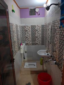 Bathroom Image of 401 Sq.ft 1.5 BHK Builder Floor for sale in Mayur Vihar Phase 3 New Delhi for Rs. 1800000