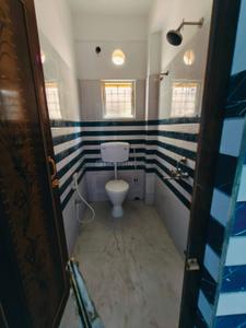 Bathroom Image of 850 Sq.ft 2 BHK Apartment / Flat for rent in Kasba Kolkata for Rs. 15000