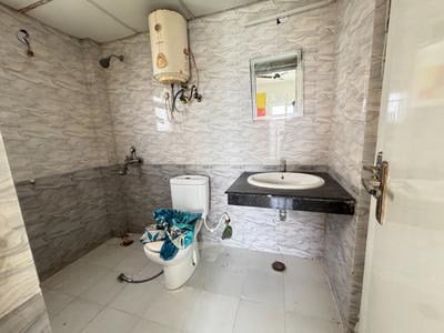 Bathroom Image of 1600 Sq.ft 3.5 BHK Apartment / Flat for sale in Nimbus The Hyde Park, Sector 78 Noida for Rs. 23000000