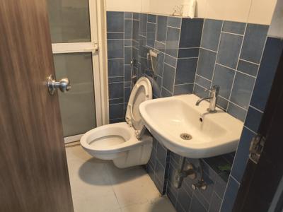 Bathroom Image of 610 Sq.ft 1 BHK Apartment / Flat for rent in Lodha Amara, Kolshet Thane for Rs. 28000