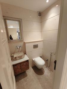 Bathroom Image of 2500 Sq.ft 4 BHK Apartment / Flat for sale in Anand Vihar New Delhi for Rs. 52500000