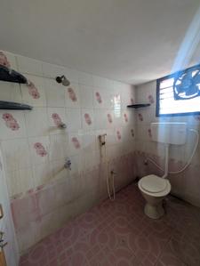 Bathroom Image of 600 Sq.ft 1.5 BHK Apartment / Flat for rent in Villivakkam Chennai for Rs. 15000