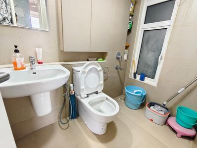Bathroom Image of 550 Sq.ft 1 BHK Apartment / Flat for sale in Thane West Thane for Rs. 12000000