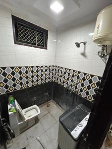 Bathroom Image of 700 Sq.ft 2 BHK Independent House for rent in Matiala New Delhi for Rs. 16500