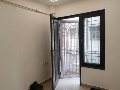 Bedroom Image of 900 Sq.ft 3 BHK Builder Floor for rent in Shalimar Bagh New Delhi for Rs. 39000