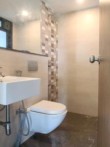 Common Bathroom Image of 1000 Sq.ft 2.5 BHK Apartment / Flat for rent in Lodha Splendora, Kasarvadavali Thane for Rs. 30000
