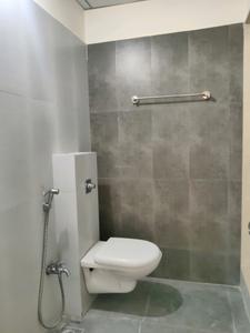Common Bathroom Image of 1050 Sq.ft 3 BHK Apartment / Flat for rent in Runwal Sanctuary, Mulund West Mumbai for Rs. 80000