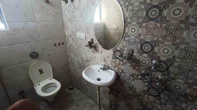 Bathroom Image of 1400 Sq.ft 3 BHK Apartment / Flat for sale in Purti Aqua 2, Rajarhat Kolkata for Rs. 9200000