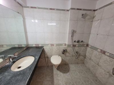 Bathroom Image of 1600 Sq.ft 3 BHK Apartment / Flat for rent in Kukreja Golfscappe, Chembur Mumbai for Rs. 130000