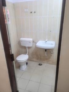 Bathroom Image of 2500 Sq.ft 4 BHK Villa for rent in Indus Towne Bhopal for Rs. 25000