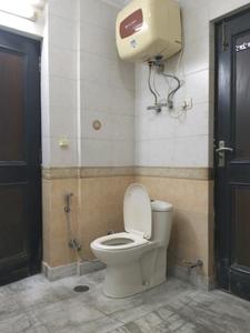 Common Bathroom Image of 2200 Sq.ft 4 BHK Apartment / Flat for rent in Patparganj New Delhi for Rs. 85000
